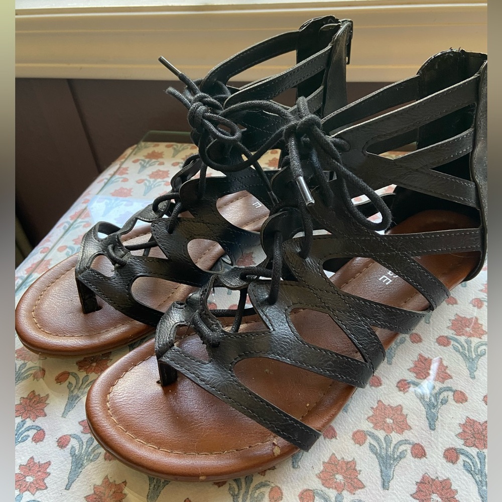 Rampage Black and Brown Sandals with Crisscross Straps